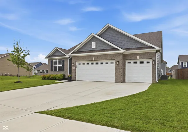Homes for sale in Pendleton, IN | 275 Carrick Glen Blvd, Pendleton, IN 46064 | MLS# 22103579