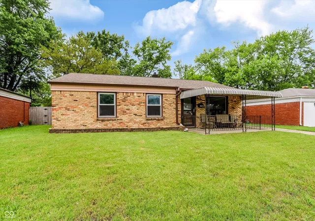Photo 3 of Sale Pending at 2708 Aurie Dr, Indianapolis, IN 46219 | MLS# 22103594 | Listing updated on 2026-09-26