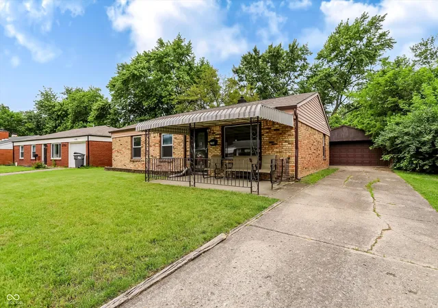 Photo 3 of Sale Pending at 2708 Aurie Dr, Indianapolis, IN 46219 | MLS# 22103594 | Listing updated on 2026-09-26