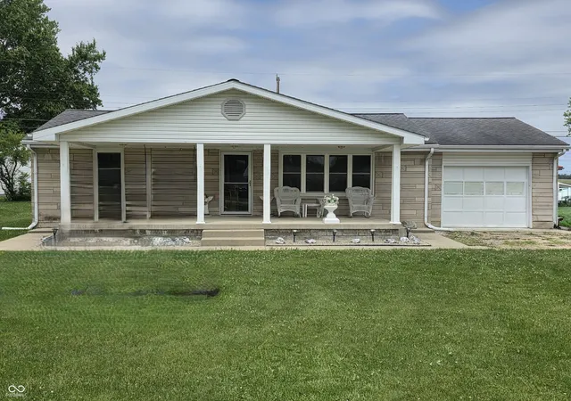 1st image of 604 E Gatewood Dr, Westport, IN 47283 | MLS# 22103636