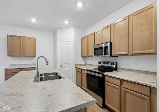 Photo 2 of Single family home for sale at 2054 Black Oak Dr, Shelbyville, IN 46176 | MLS# 22103648 | Listing updated on 2026-09-29