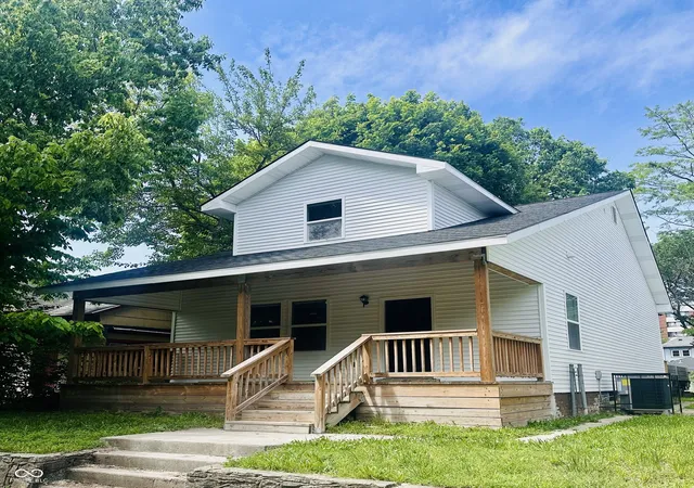 Homes for sale in Muncie, IN | 714 W Charles St, Muncie, IN 47305 | MLS# 22103704