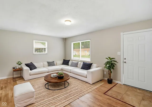 3rd image of 2015 Monroe St, Indianapolis, IN 46229 | MLS# 22103716