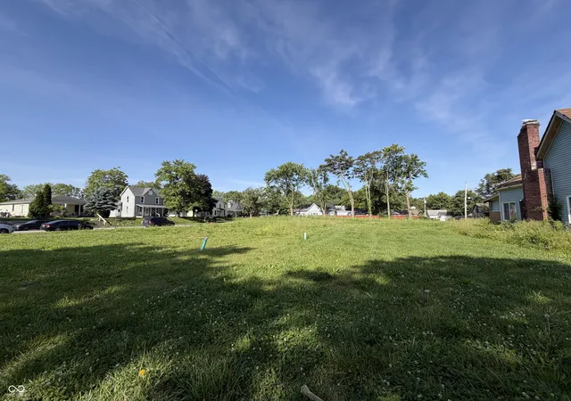 2nd image of 327 S Madison Ave, Anderson, IN 46016 | MLS# 22103733