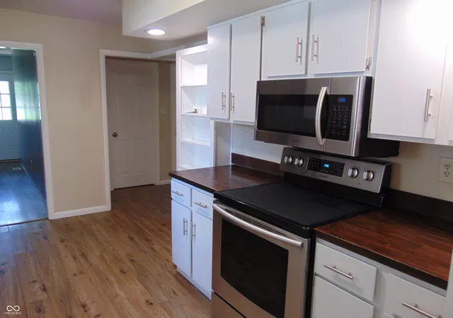 Photo 4 of Single family home for sale at 5109 S Edgehill St, Indianapolis, IN 46221 | MLS# 22103884 | Listing updated on 2026-09-02