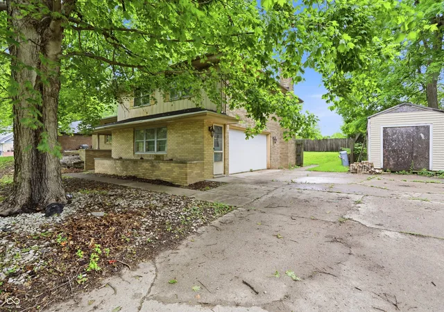 Photo 2 of Single family home for sale at 826 Yorkshire Rd, Anderson, IN 46012 | MLS# 22103895 | Listing updated on 2026-09-25