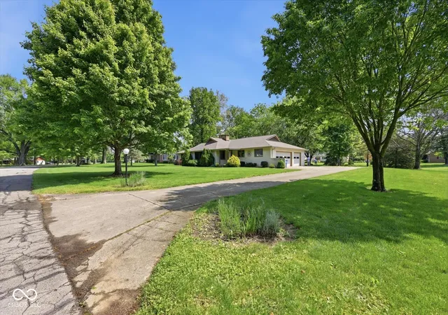 Photo 4 of Sale Pending at 670 Brent Woods Dr, Shelbyville, IN 46176 | MLS# 22103899 | Listing updated on 2026-09-24
