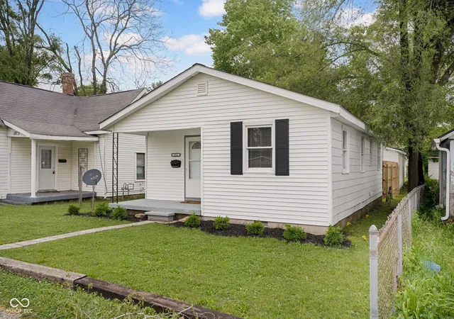 Photo 1 of Single family home for sale at 111 Cleveland St, Columbus, IN 47201 | MLS# 22103905 | Listing updated on 2026-09-21