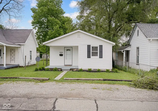 Photo 2 of Single family home for sale at 111 Cleveland St, Columbus, IN 47201 | MLS# 22103905 | Listing updated on 2026-09-21