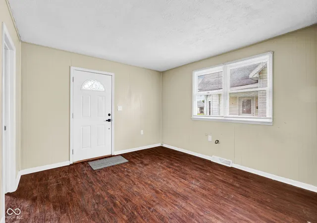 Photo 4 of Single family home for sale at 111 Cleveland St, Columbus, IN 47201 | MLS# 22103905 | Listing updated on 2026-09-21