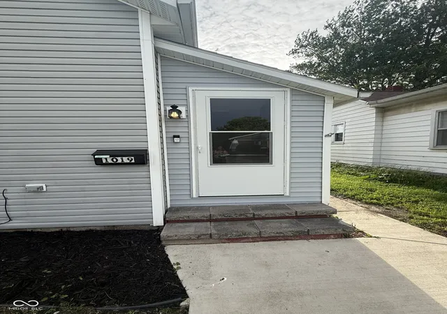 Photo 2 of Single family home for sale at 1019 S Jay St, Kokomo, IN 46902 | MLS# 22103909 | Listing updated on 2026-10-25