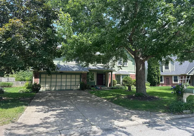 2nd image of 7669 Pinesprings East Dr, Indianapolis, IN 46256 | MLS# 22103930