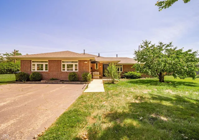 1st image of 600 N Alden Rd, Muncie, IN 47304 | MLS# 22103961