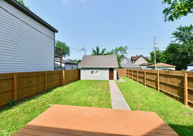 2nd image of 828 S Randolph St, Indianapolis, IN 46203 | MLS# 22104021