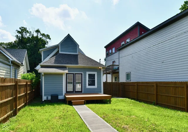 3rd image of 828 S Randolph St, Indianapolis, IN 46203 | MLS# 22104021
