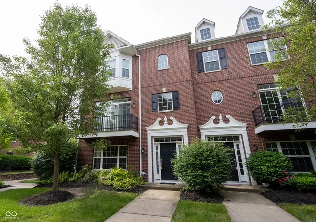 Photo 2 of Sale Pending at 11910 Riley Dr #5, Zionsville, IN 46077 | MLS# 22104045 | Listing updated on 2026-10-05