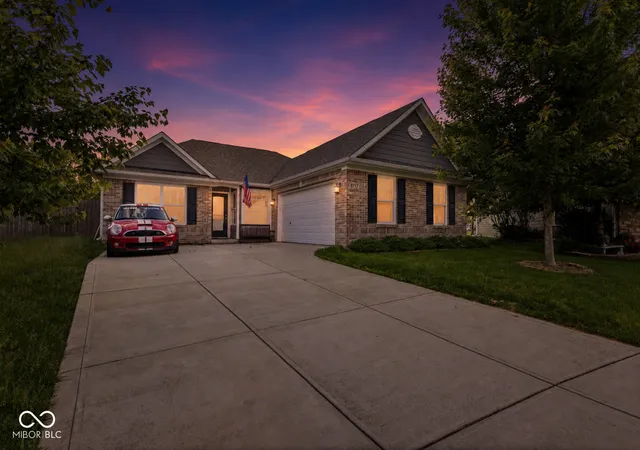 Homes for sale in Indianapolis, IN | 8717 Fielding Ln, Indianapolis, IN 46239 | MLS# 22104068