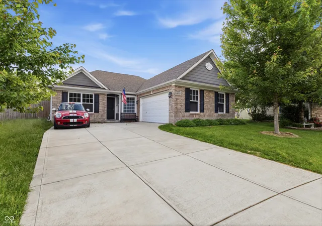 Homes for sale in Indianapolis, IN | 8717 Fielding Ln, Indianapolis, IN 46239 | MLS# 22104068