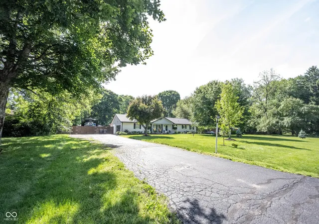 2nd image of 5349 Seneca Dr, Indianapolis, IN 46220 | MLS# 22104075
