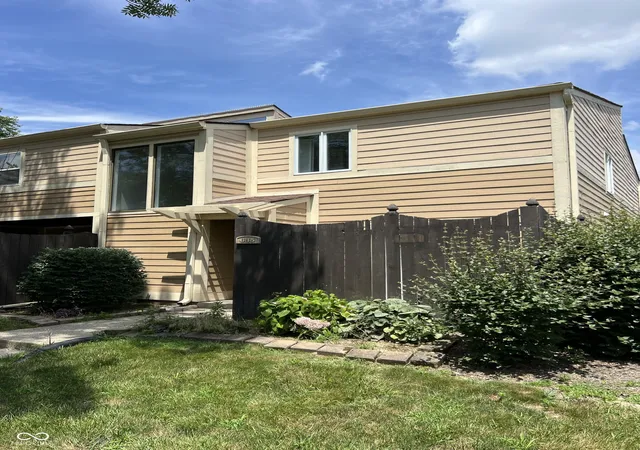 3rd image of 635 Cobblestone Rd, Avon, IN 46123 | MLS# 22104079