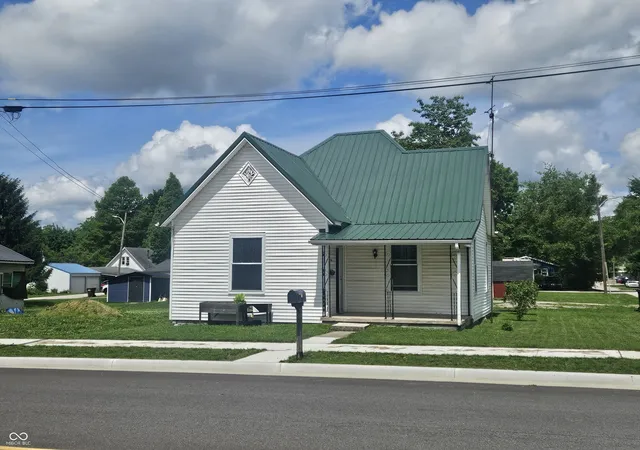 Homes for sale in North Vernon, IN | 104 W Poplar St, North Vernon, IN 47265 | MLS# 22104090