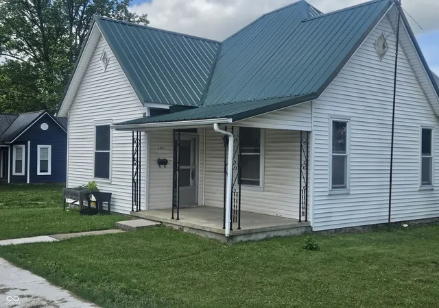 Homes for sale in North Vernon, IN | 104 W Poplar St, North Vernon, IN 47265 | MLS# 22104090