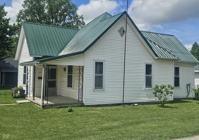 Homes for sale in North Vernon, IN | 104 W Poplar St, North Vernon, IN 47265 | MLS# 22104090