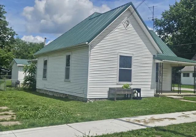 Homes for sale in North Vernon, IN | 104 W Poplar St, North Vernon, IN 47265 | MLS# 22104090