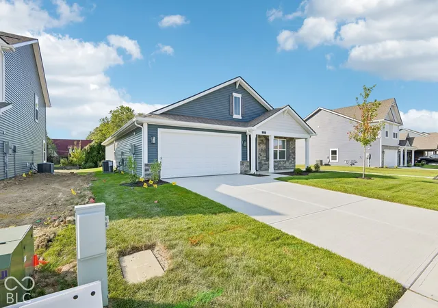 Photo 3 of Single family home for sale at 1271 Phillips Dr, Greenfield, IN 46140 | MLS# 22104149 | Listing updated on 2026-10-06