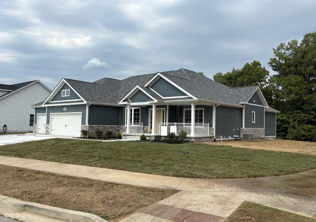 Photo 2 of Single family home for sale at 5026 Stonehaven Ln, Columbus, IN 47201 | MLS# 22104159 | Listing updated on 2026-09-21