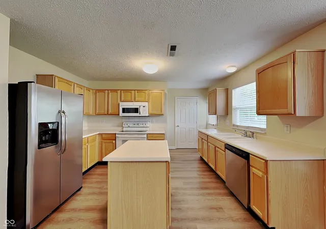 Photo 3 of Single family home for sale at 12272 Carriage Stone Dr, Fishers, IN 46037 | MLS# 22104220 | Listing updated on 2026-09-02