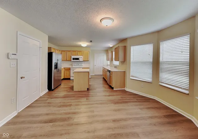Photo 4 of Single family home for sale at 12272 Carriage Stone Dr, Fishers, IN 46037 | MLS# 22104220 | Listing updated on 2026-09-02