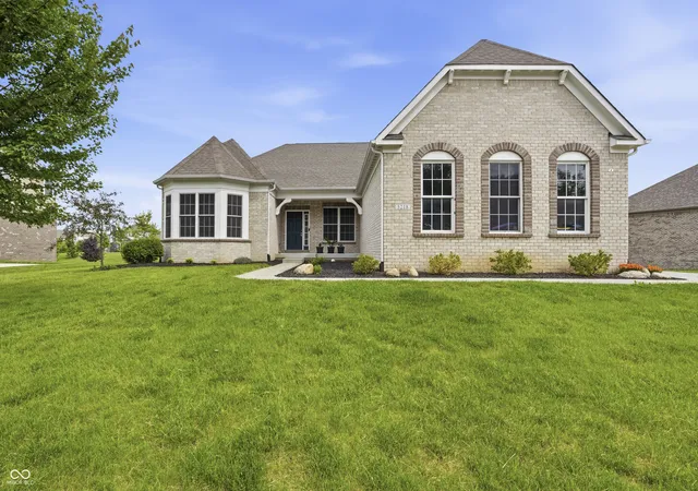 2nd image of 5218 Sweetwater Dr, Noblesville, IN 46062 | MLS# 22104223