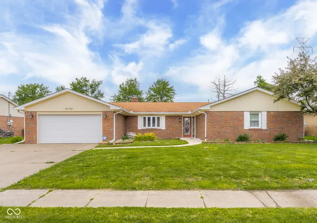 1st image of 4730 Woodcrest Dr, Columbus, IN 47203 | MLS# 22104239