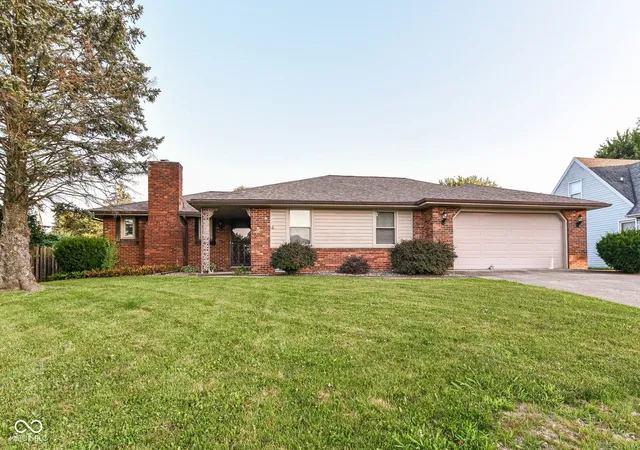 Homes for sale in Anderson, IN | 1715 E 43rd St, Anderson, IN 46013 | MLS# 22104324