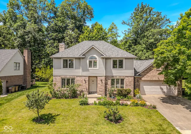 1st image of 6064 Acorn Dr, Columbus, IN 47201 | MLS# 22104341