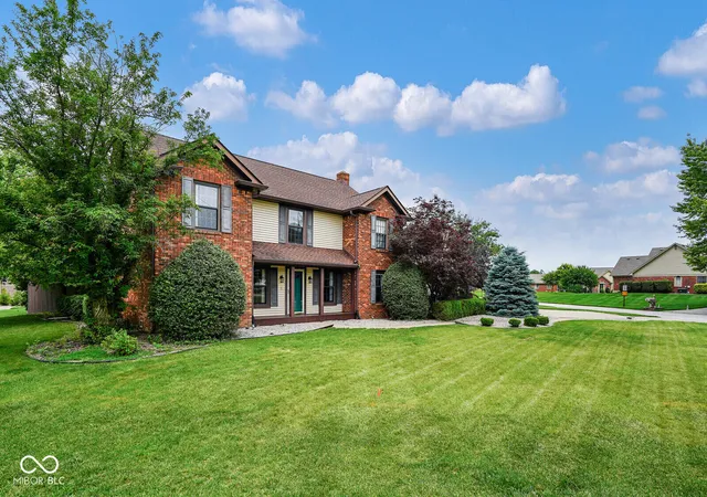 2nd image of 3007 Greensview Dr, Greenwood, IN 46143 | MLS# 22104381