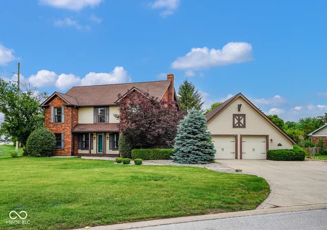 3rd image of 3007 Greensview Dr, Greenwood, IN 46143 | MLS# 22104381