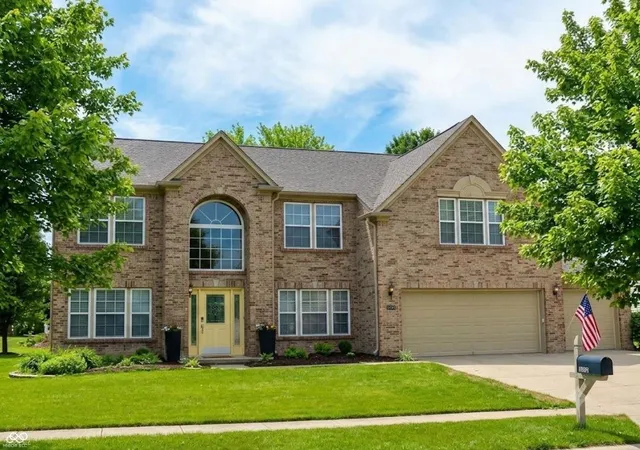 Photo 3 of Single family home for sale at 4092 S Stonebridge Ct, New Palestine, IN 46163 | MLS# 22104392 | Listing updated on 2026-08-12