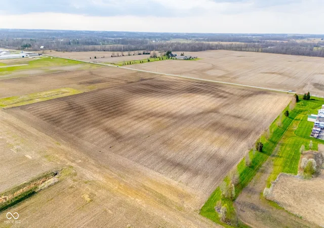 Photo 3 of Sale Pending at 11901 E State Rd 32, Zionsville, IN 46077 | MLS# 22104396 | Listing updated on 2026-10-02