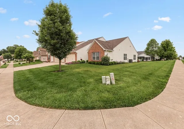 Homes for sale in Greenwood, IN | 1448 Hamilton Dr, Greenwood, IN 46143 | MLS# 22104397