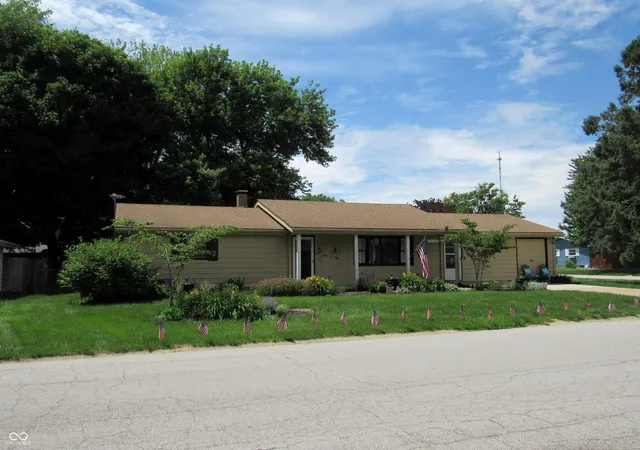 Homes for sale in Crawfordsville, IN | 705 Winthrop Dr, Crawfordsville, IN 47933 | MLS# 22104491