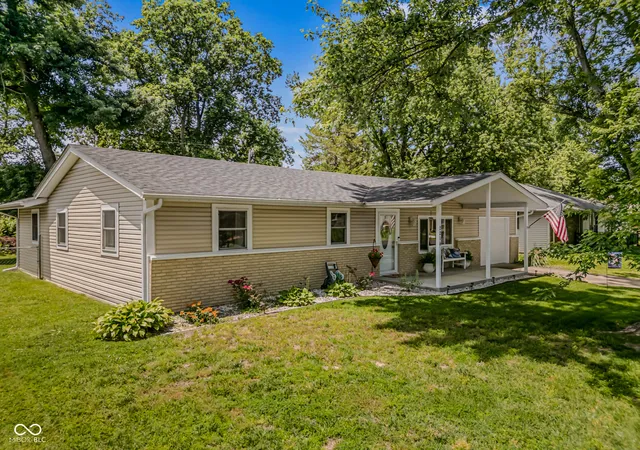 Homes for sale in Columbus, IN | 2216 Dawnshire Dr, Columbus, IN 47203 | MLS# 22104518