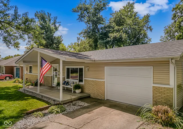 Homes for sale in Columbus, IN | 2216 Dawnshire Dr, Columbus, IN 47203 | MLS# 22104518
