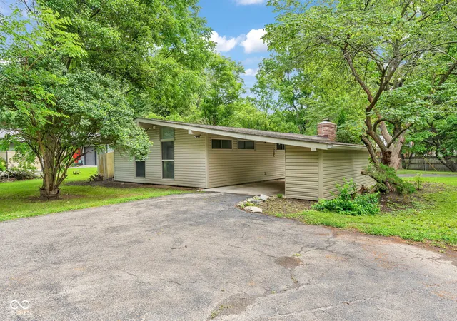 Photo 1 of Single family home for sale at 9105 Washington Blvd, Indianapolis, IN 46240 | MLS# 22104521 | Listing updated on 2026-08-22