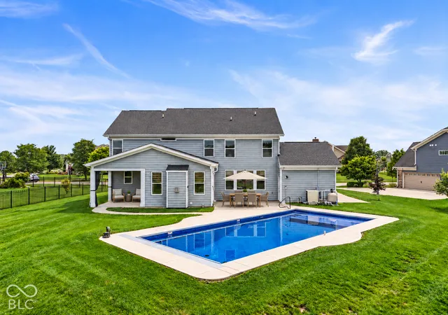 Photo 2 of Single family home for sale at 1091 Margate Dr, Greenwood, IN 46143 | MLS# 22104564 | Listing updated on 2026-10-23