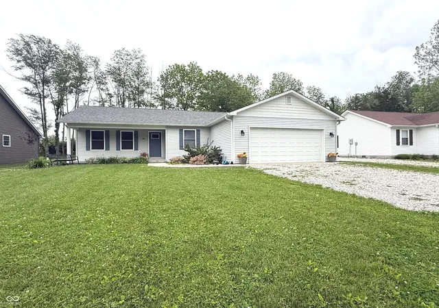 Homes for sale in Coatesville, IN | 506 Gettysburg, Coatesville, IN 46121 | MLS# 22104578