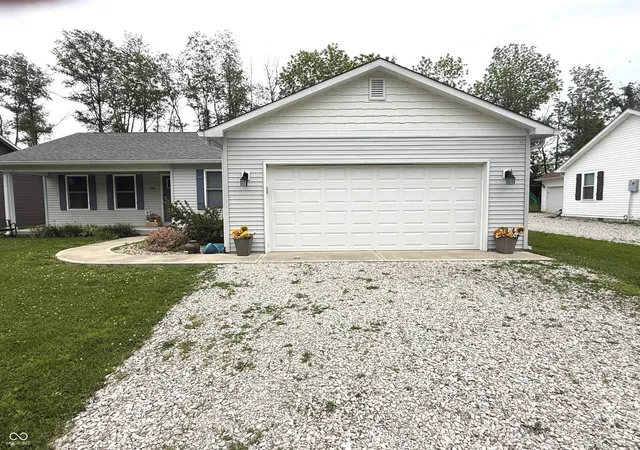 Homes for sale in Coatesville, IN | 506 Gettysburg, Coatesville, IN 46121 | MLS# 22104578