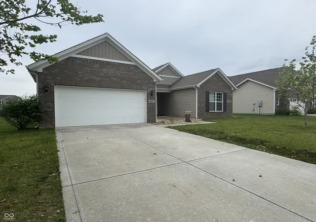 3rd image of 4047 N Oval Ln, Greenwood, IN 46142 | MLS# 22104598