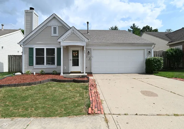 Photo 3 of Sale Pending at 347 Lake Ridge Ln, Greenwood, IN 46142 | MLS# 22104605 | Listing updated on 2026-09-27